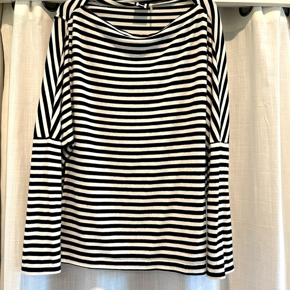 H By Bordeaux Striped Pullover Sweater